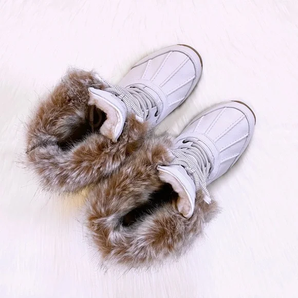 UGG Women’s Adirondack III Tipped Waterproof White Leather Boots - Picture 4 of 10